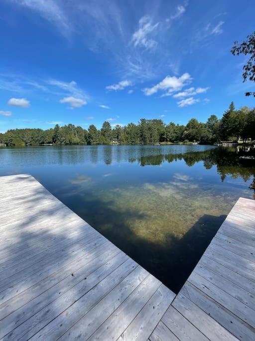 Lake Escape - Waterfront, Hot Tub, Sleeps 14 Vila Sainte-Cecile de Masham Exterior foto